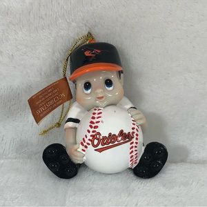 MLB Baltimore Orioles Baseball Player Hugging Ball Christmas Ornament 2”.